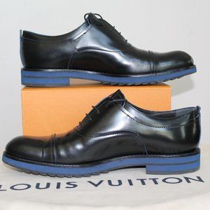 Louis Vuitton Men's US 10.5 Black casual Lace-Ups made in Italy with LV embossed
